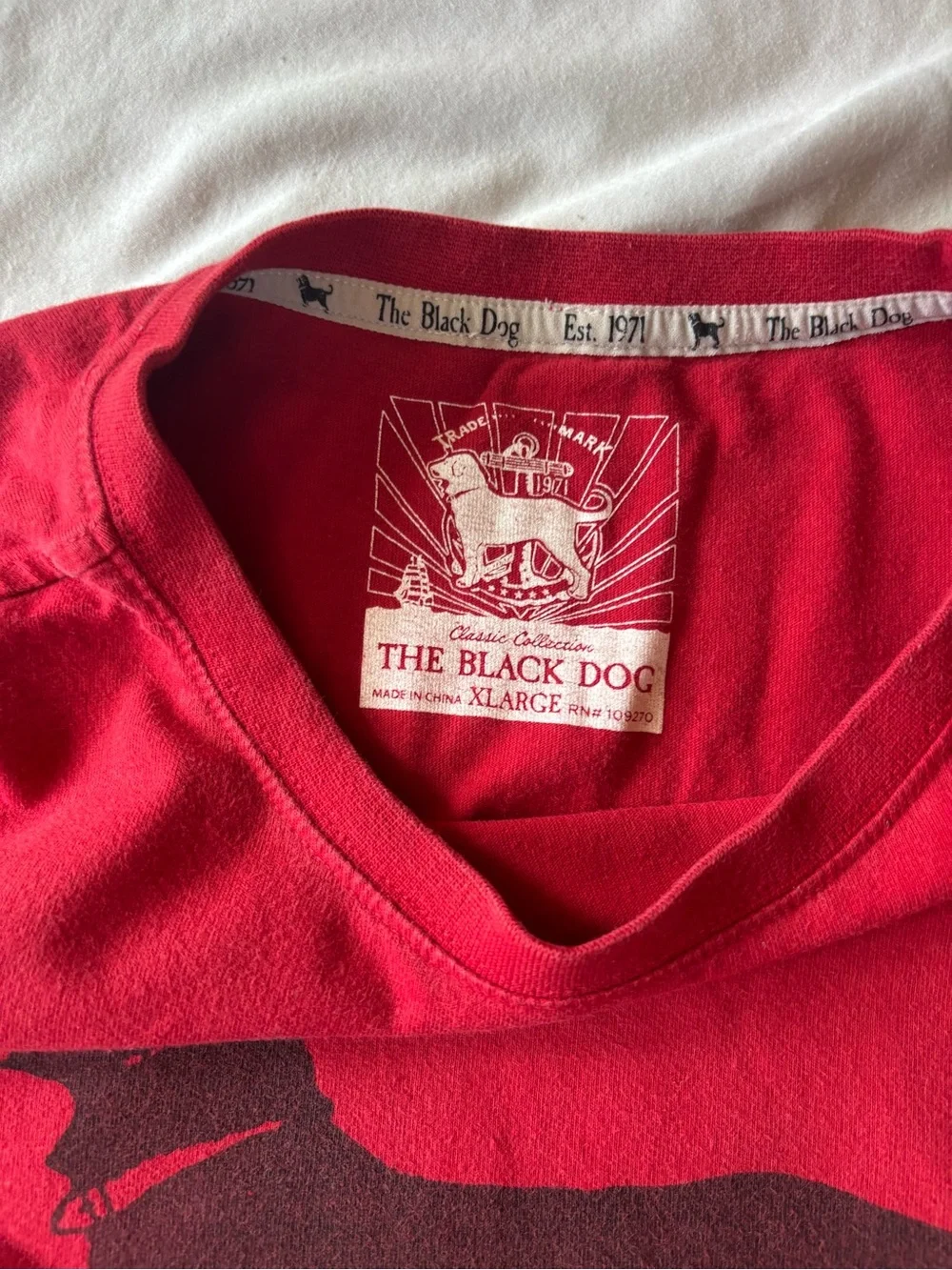 Black Dog T-Shirt - Red Men’s size XL